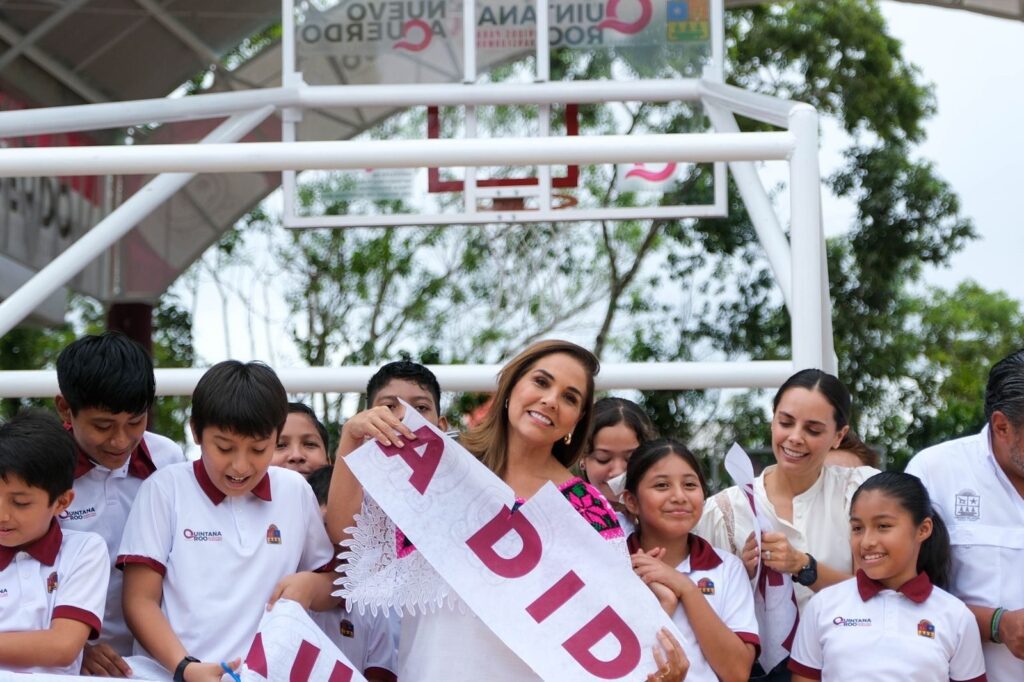 Cumple Mara Lezama y entrega domo ligero y aula equipada en la primaria “Ermilo Abreu Gómez”, de Paraíso Maya en Cancún 2 c3811a43 537b 4bda a9c9 ab56b943f0c4 1
