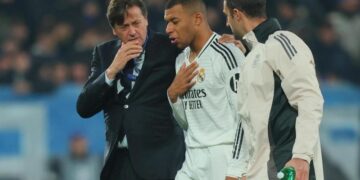 mbappe sufre lesion en el muslo y es duda para la copa intercontinental