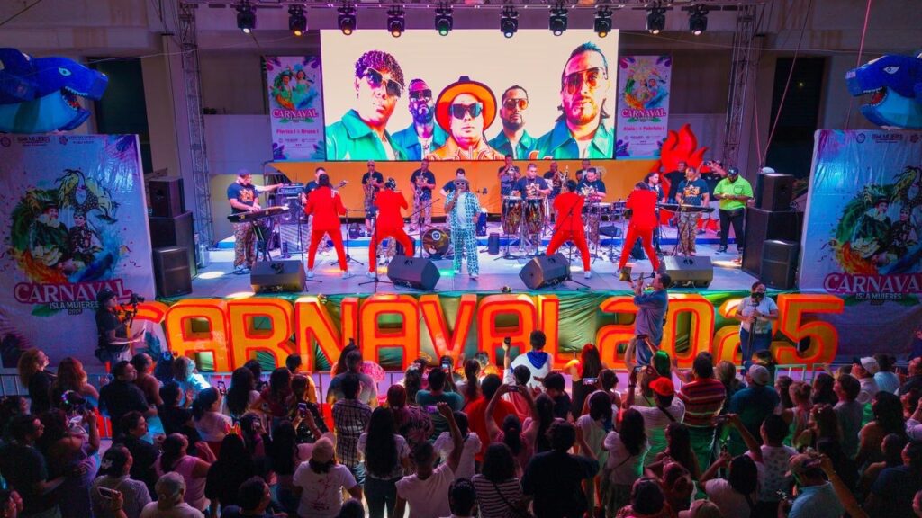 Isla Mujeres celebra con miles de asistentes la espectacular “Noche de Fuego” del Carnaval 2025 3 7ebd727d 26f5 4407 bf75 7ea86b3b5254 1