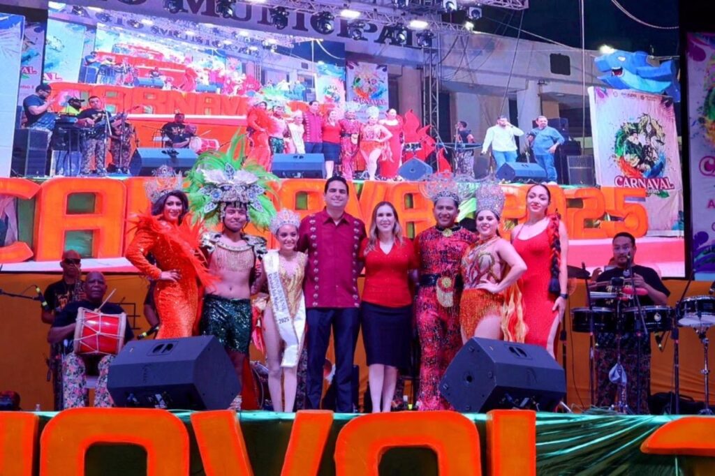 Isla Mujeres celebra con miles de asistentes la espectacular “Noche de Fuego” del Carnaval 2025 1 e2c4e691 69c5 4510 92e2 e38923ef4155 1