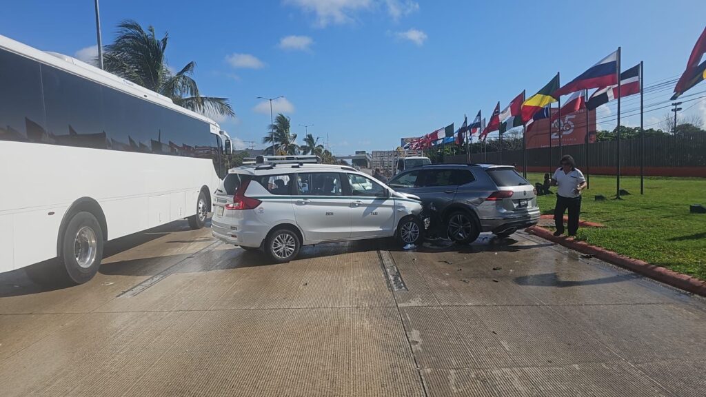 Tres accidentes matutinos en el Bulevar Colosio de Cancún; hay al menos un lesionado 1 75ed2f40 d341 474d b232 79e53a82c00a 1