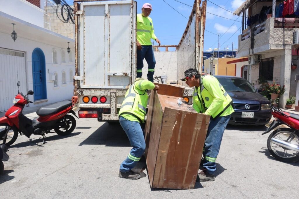 Gobierno Municipal refrenda su compromiso con el bienestar de las familias isleñas, a través del Programa Permanente de Descacharrización 2 7971db81 49e0 4a54 9083 d8ce0d68b656 1