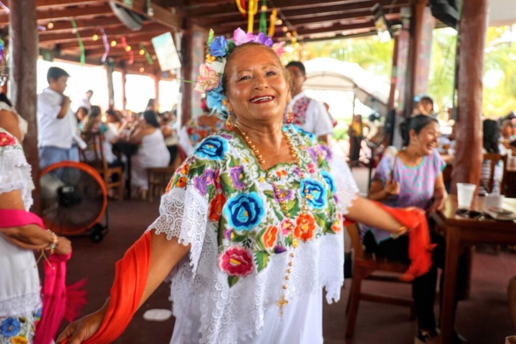 Atenea Gómez Ricalde encabeza tradicional Desayuno Regional con causa a beneficio de las personas adultas mayores de Isla Mujeres 3 1a4e799d cf60 4b81 8d82 565739353985 1