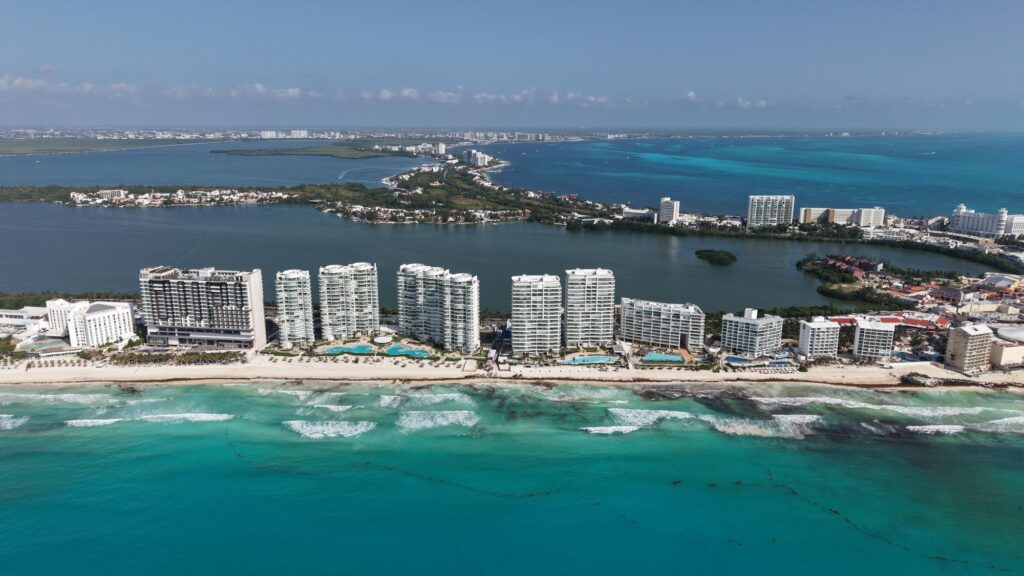 Encabeza Ana Paty Peralta brigadas contra sargazo en Playas de Cancún 1 b7497059 4dee 493f bf1e bfc3a6768e69 1