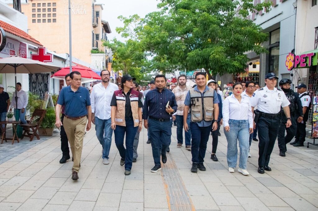 Estefanía Mercado encabeza recorrido con su gabinete en la Quinta Avenida para poner orden y atender problemáticas de este emblemático lugar turístico de Playa del Carmen 1 0f381578 45b6 4191 ad5c 97a59b32e52c 1