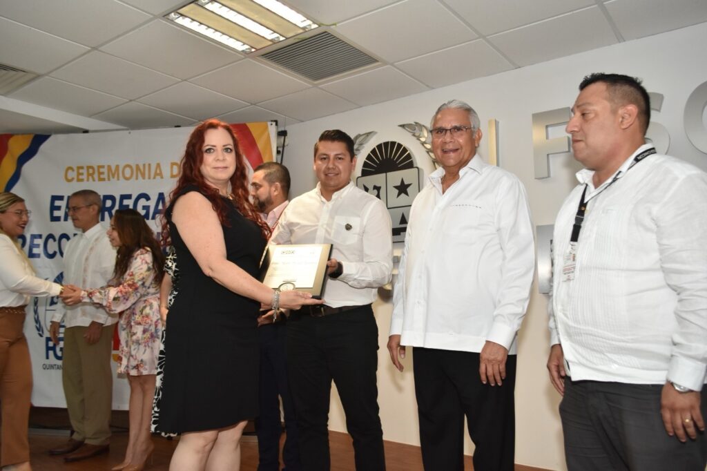 Recibe FGE Quintana Roo reconocimientos por disminución de más del 40% en robos con violenci* en agravio de la Cadena Comercial Oxxo 2 29123bf8 0136 432d b1c1 fa669e90ccac 1