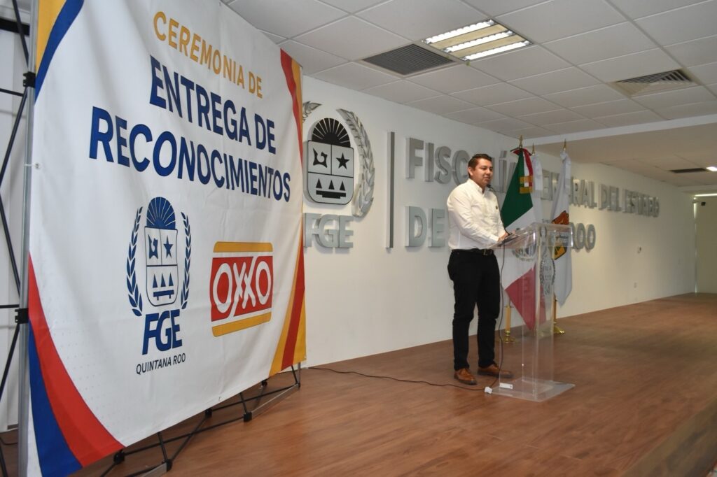 Recibe FGE Quintana Roo reconocimientos por disminución de más del 40% en robos con violenci* en agravio de la Cadena Comercial Oxxo 3 60026b62 8082 4bad a2d1 8caee832f7a5 1