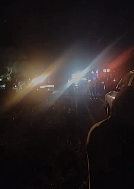 Vuelca tráiler a la orilla de la carretera en el tramo Sergio Butrón Casas-González Ortega 1 97f50715 fffa 44a7 a205 bd647a7f36db 1