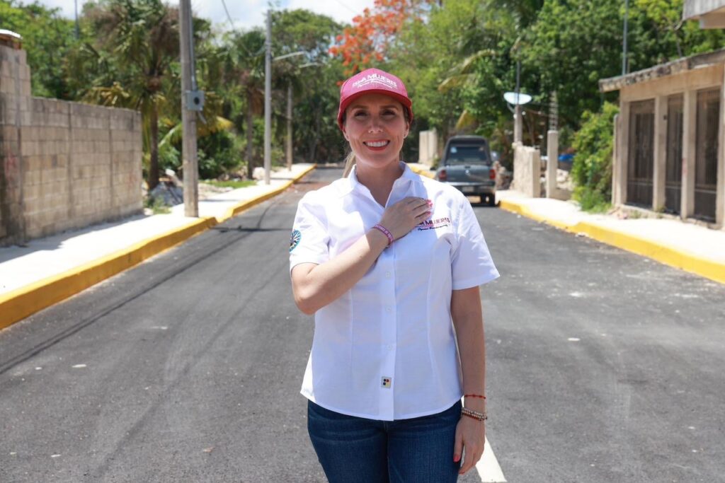 Atenea Gómez Ricalde supervisa avances en obras transformadoras en la colonia La Loma 1 ae5edad1 cd59 480d 8db6 6dd02748124c 1