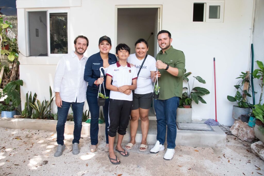 A ras de piso, supervisa Pablo Bustamante las obras del bienestar en Playa del Carmen 1 bdb0d464 12a8 4ecb 8838 1c34e2d03759 2 1