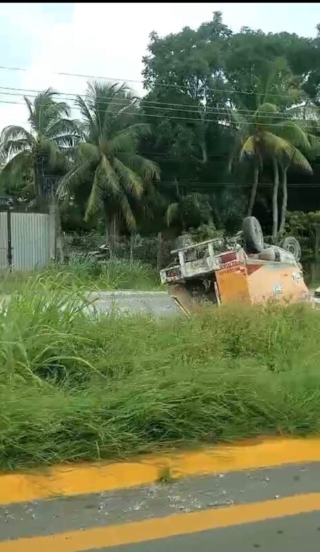 Accidente múltiple provoca cierre de la carretera por 2 horas en el tramo Chetumal-Bacalar 1 c2785716 4220 465b b72e 8b28f61c9292 1