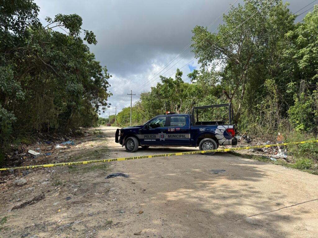 Hallan a un hombre asesinado en un camino de terracería de la Región 252 de Cancún 1 e079bf0b c0a0 47bc 8573 45f4d92cc33e 1