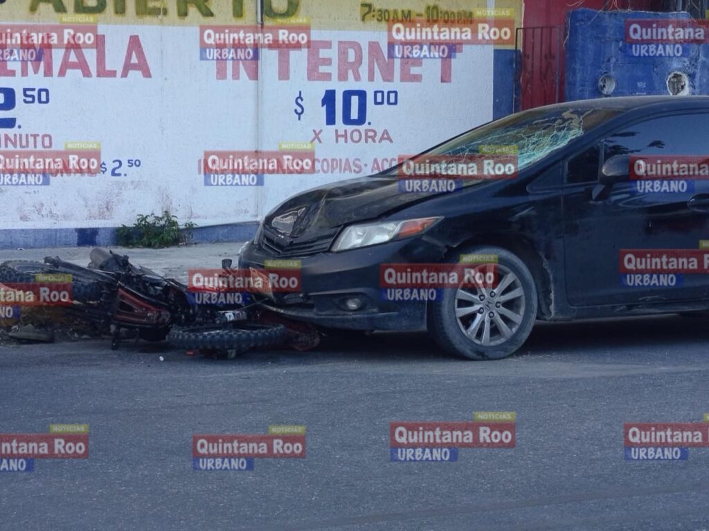 Una pareja de jóvenes que circulaba en una motocicleta acabaron gravemente heridos luego de estrellarse contra un auto cuyo conductor les hizo un corte de circulación 2 img 4126 1