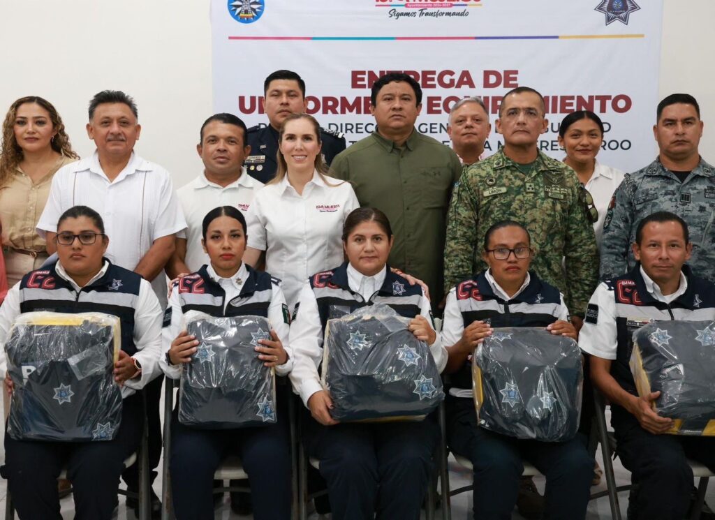 Atenea Gómez Ricalde fortalece la seguridad en Isla Mujeres con entrega de uniformes y equipamiento policial en el C2 de Costa Mujeres 2 2136d19f 11f6 4adf 8084 36885cf5612b