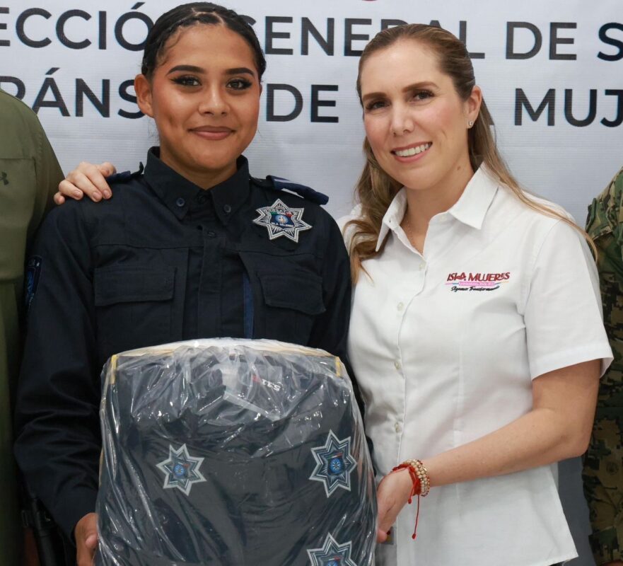Atenea Gómez Ricalde fortalece la seguridad en Isla Mujeres con entrega de uniformes y equipamiento policial en el C2 de Costa Mujeres 1 e51342f3 0584 4ced bf17 e6ad9e2c89a9