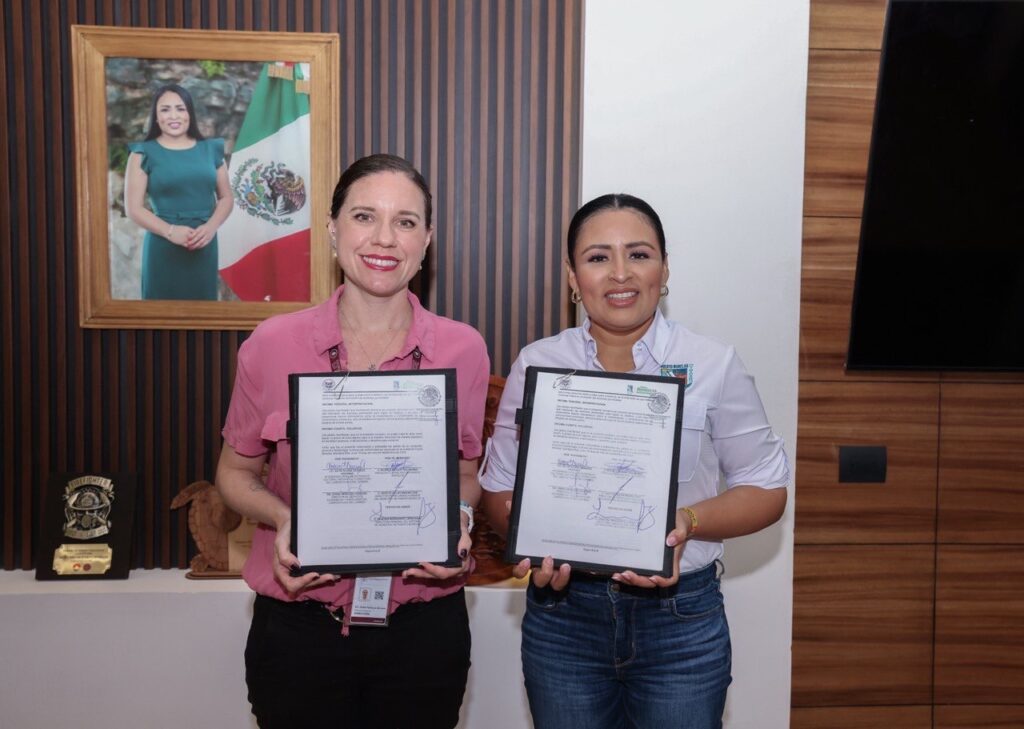 Firma Blanca Merari convenio con la Universidad Vizcaya 1 3710448d fee8 448e 8182 3c54f0f2e4ae