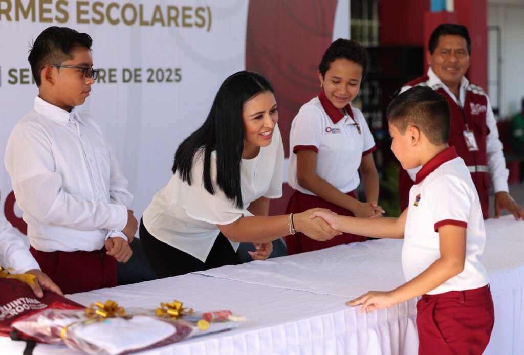 Entregan casi 5 mil paquetes de apoyo escolar a alumnos de preescolar, primaria y secundaria de Puerto Morelos 4 7f022dad 1399 4b84 87f6 6c3d74508402