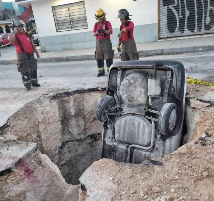 Cae taxi dentro de una zanja en la Región 209 de Cancún 2 d974b97c 78d1 470c 849b e003baf3b848