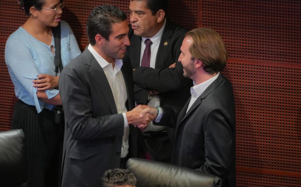 Fernando Muñoz Calero reconoce el trabajo de Eugenio Segura desde el Senado 1 e707f11a f3d4 4ff3 80b9 ba2637e9e7ae