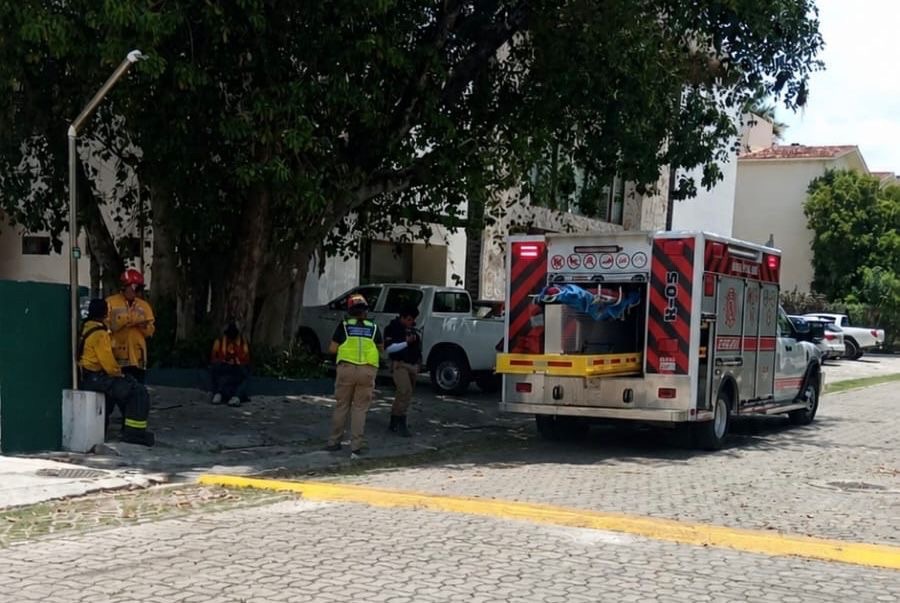 Caen dos trabajadores a una fosa séptica en Playacar; uno muere 1 949de92a cc5a 460f 8021 28150ce01a24