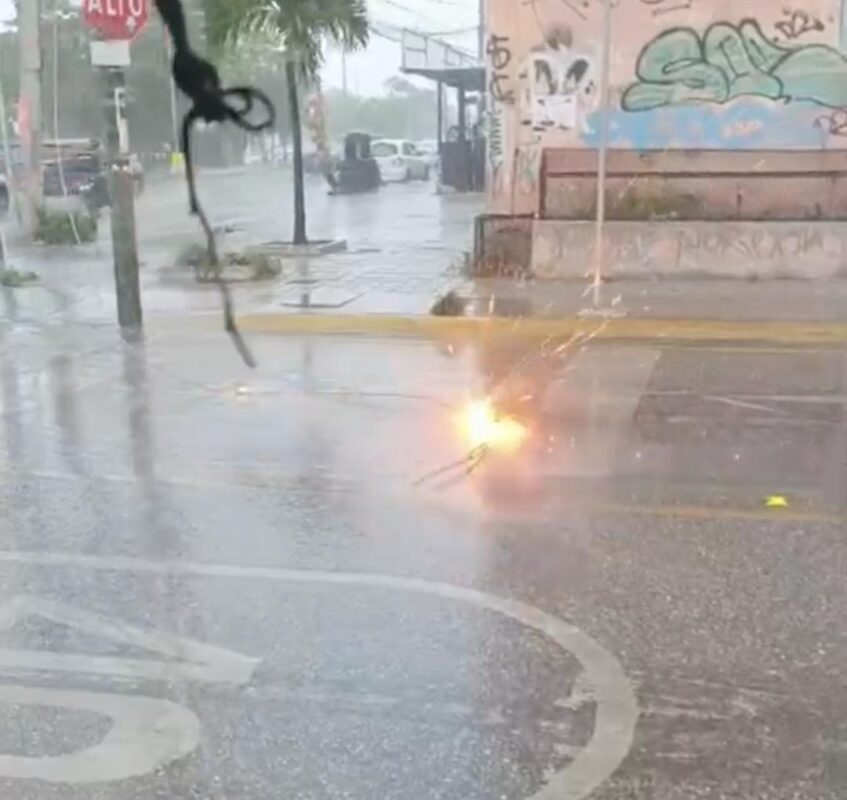 Cable de CFE se revienta y genera alarma vecinal en la avenida Tules de Cancún 1 013e7b15 516c 456a b11f 6d5a30c60c23