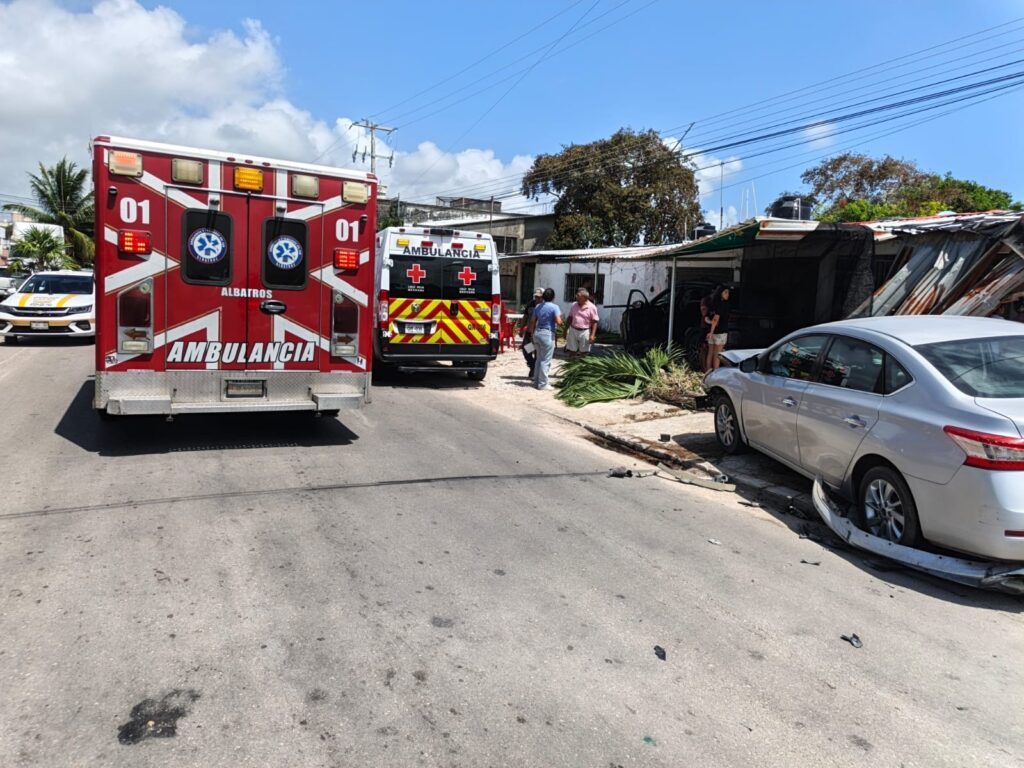 Accidente deja daños materiales y un menor herido en Chetumal 2 a73a4a80 5e01 4038 84e5 7a8dca2d8a8a