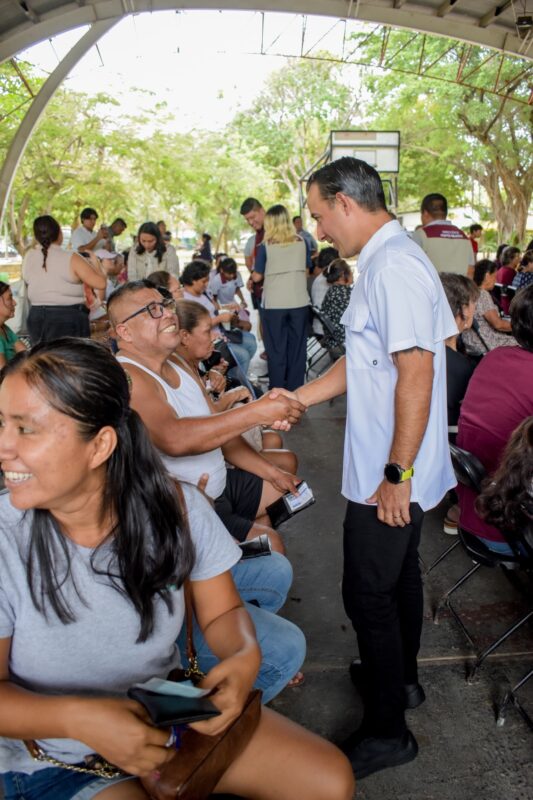 Pablo Gutiérrez entrega 140 lentes gratuitos a cancunenses y reafirma compromiso con el bienestar social 2 b72cf805 04ae 4086 b110 d0b6a498422c