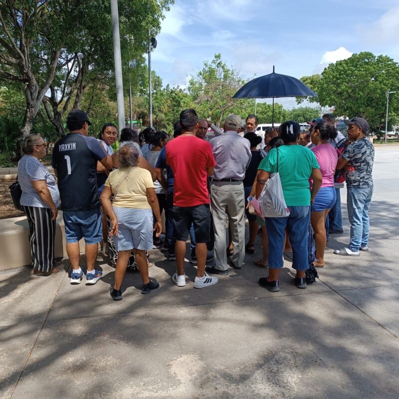 Protestan vecinos de la colonia irregular Bahía Real de Cancún; denuncian casos de extorsión 2 be1c02aa d5d5 4391 912c fcc2f6ef49e2