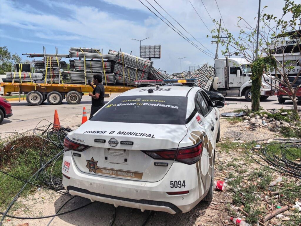 Accidente vial provoca intenso tráfico en el bulevar Colosio de Cancún 2 ef037d24 7824 4923 8d8d 5b404275604e
