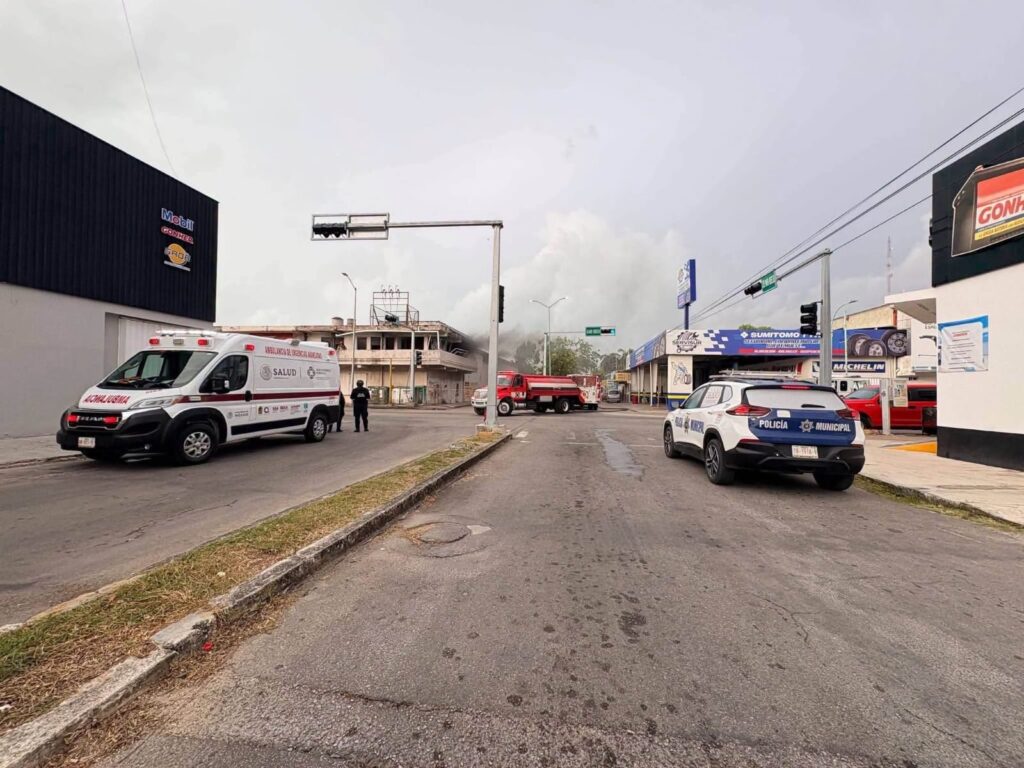 Arde edificio abandonado en el centro de Chetumal 2 6bc7f221 a2bc 4714 8c0c 744d6b6e54f8