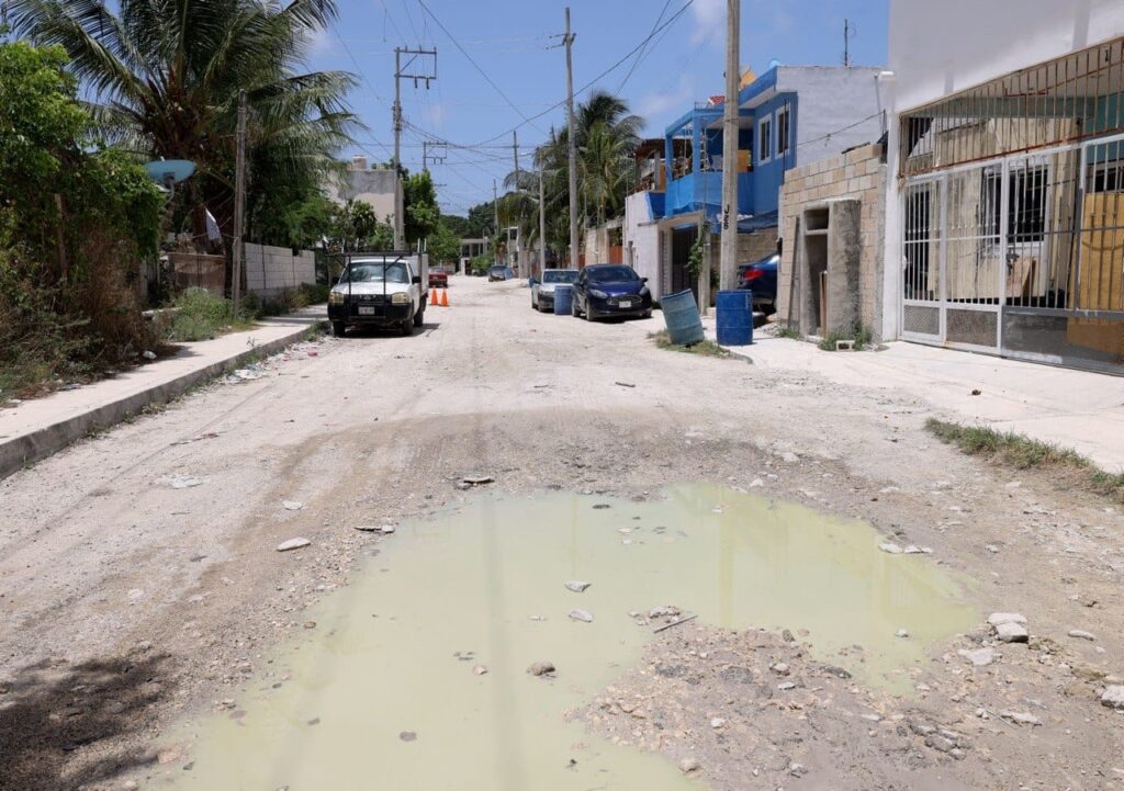 Verifica Blanca Merari preparativos para la construcción de un tramo más de la Calle propela en Puerto Morelos 2 D1882624 9695 4F44 ADA2 A5959D2BBA8A
