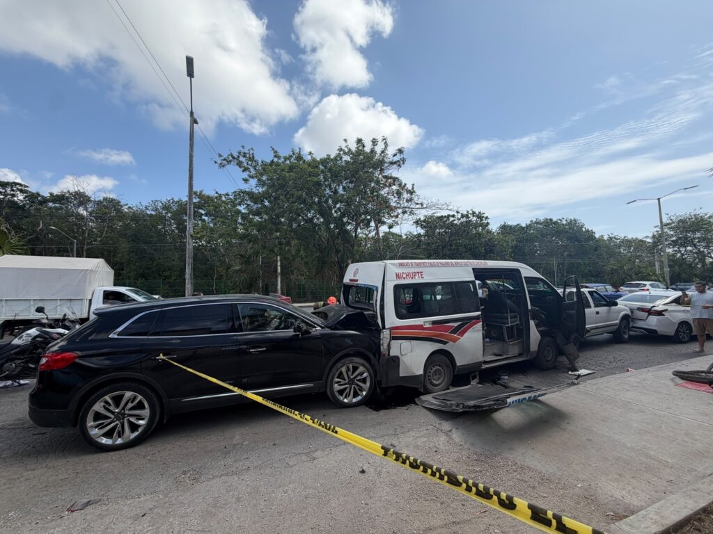 Carambola de seis vehículos deja al menos 17 lesionados en la avenida Nichupté de Cancún 1 0a8000df 55c6 40ee ba6c 19293c9ab62e
