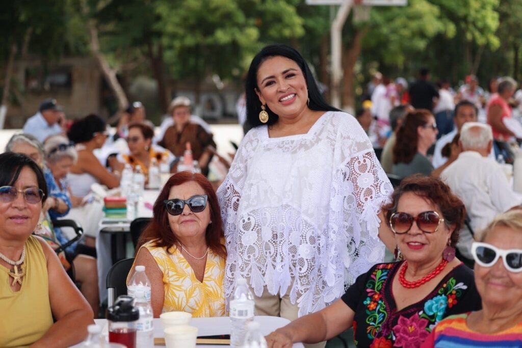 Festeja Blanca Merari a abuelitas y abuelitos de Puerto Morelos y Leona Vicario 1 15412417 ABE0 4F06 B3DC CDE35807E29D