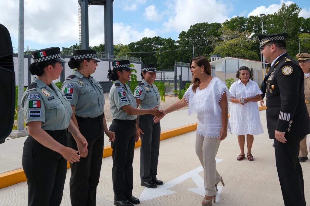 Inaugura Mara Lezama viviendas para familias de la Guardia Nacional en Chetumal, junto con coordinador estatal Sergio López 1 16184853 27d8 4ee9 9942 bc987ffc8c28