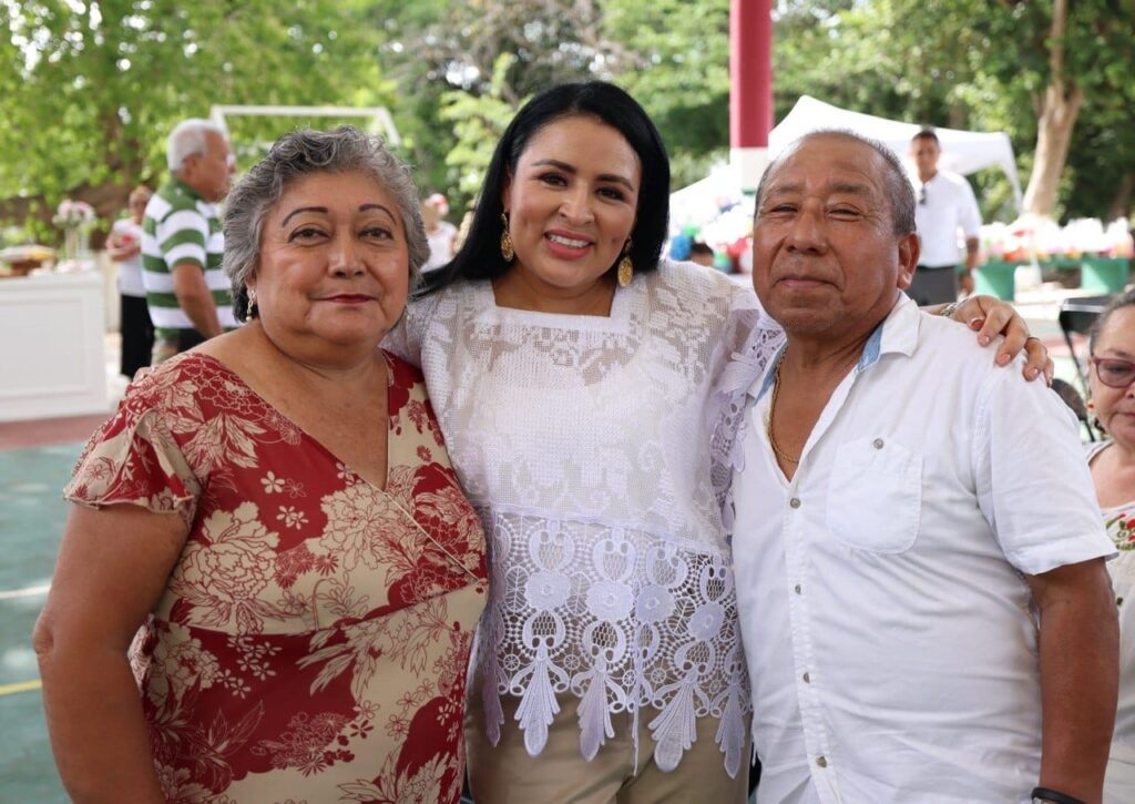 Festeja Blanca Merari a abuelitas y abuelitos de Puerto Morelos y Leona Vicario 2 62239596 9DB1 4034 ABCC D95C9F89CE4C