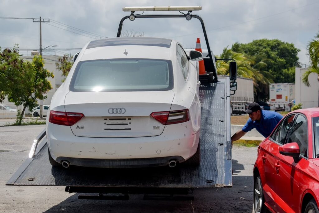Pablo Gutiérrez encabeza operativo para retirar vehículos abandonados de la avenida Chichén Itzá 2 6c6c464a d33e 4eef b3b0 d78860fe3b38
