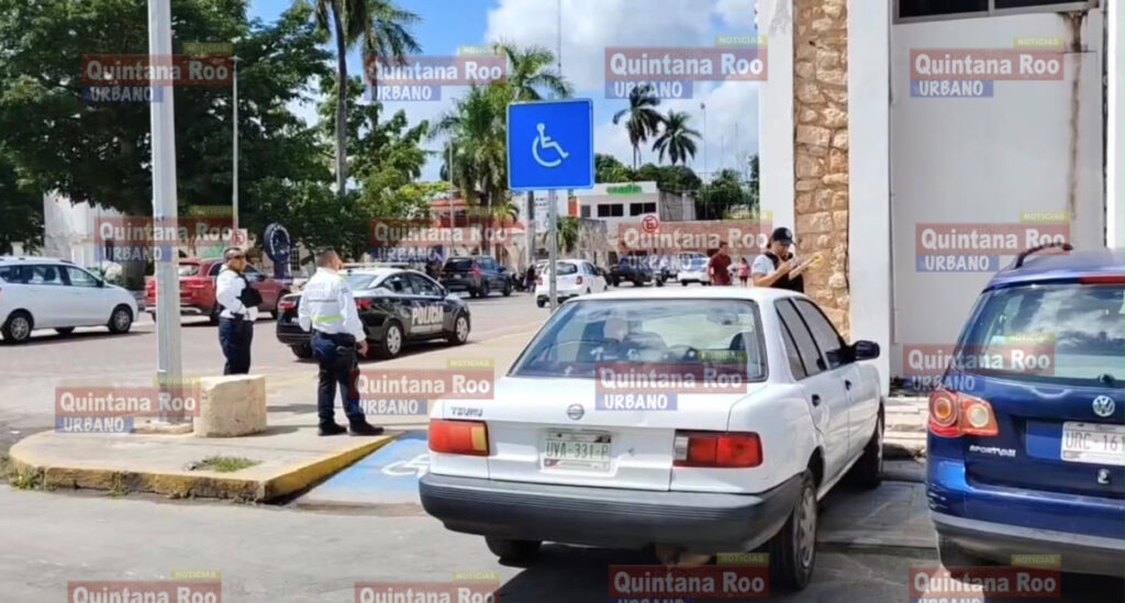 Automovilistas y motociclistas no respetan espacios para personas con discapacidad en Felipe Carrillo Puerto 2 88DD255A 3B70 4A58 BC2F E8542A94E9BB