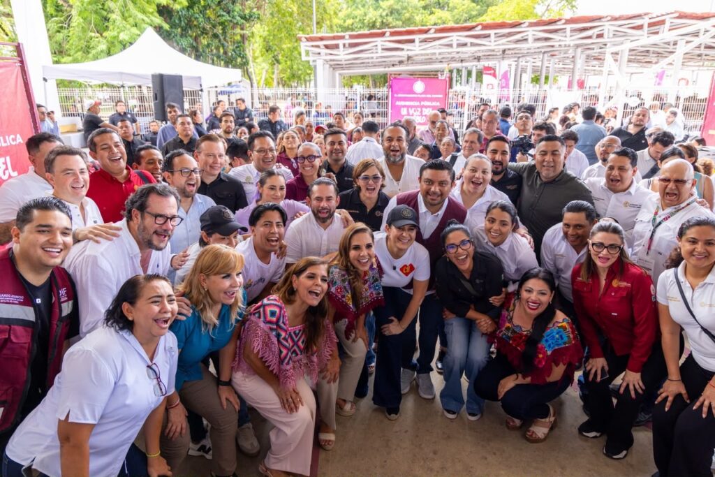 Mara Lezama y Estefanía Mercado hacen equipo en Audiencia Pública “La Voz del Pueblo” en Villas del Sol 1 D3F83008 0743 4279 9369 D8A329CC1339