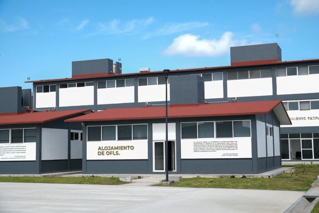 Inaugura Mara Lezama viviendas para familias de la Guardia Nacional en Chetumal, junto con coordinador estatal Sergio López 2 c5e3a100 188a 47af 8e9f 4ae6e0d5076f