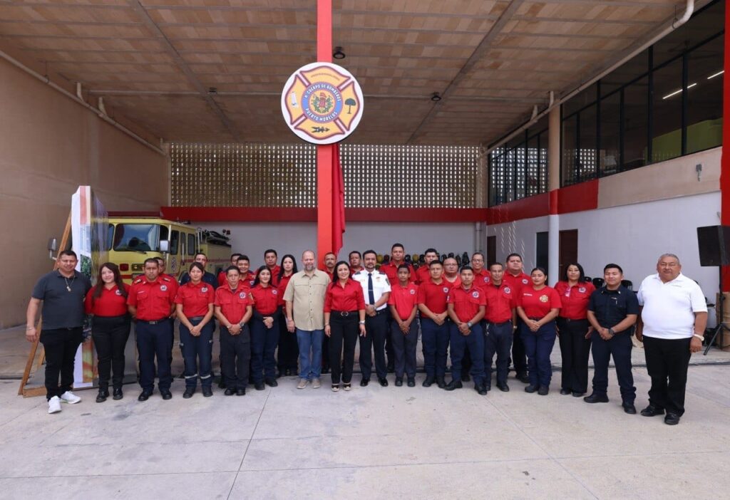 Reconoce Blanca Merari la valentía y entrega de los bomberos de Puerto Morelos 2 d56e301d 2bbe 47e6 b78d 1dcfb1b808b0