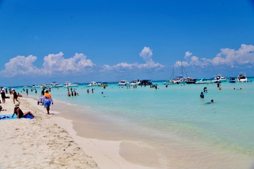 Playas de Isla Mujeres se mantienen limpias, ordenadas y libres de sargazo durante el verano 2 f424fe5f 6333 4376 9333 5494c0f49432