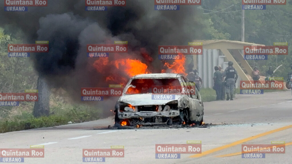 Arde automóvil de trabajadores subcontratados de la CFE en carretera federal 307; cerca de FCP pierden herramientas y documentos 2 1ECF60E9 A327 44FF 881A 79D183E0939D