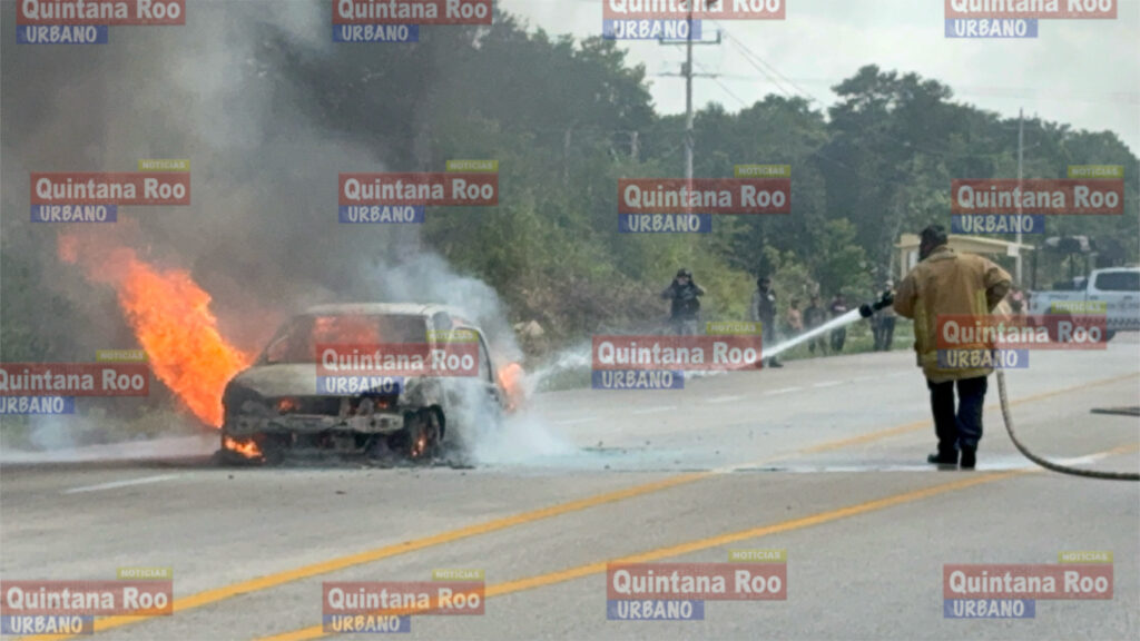 Arde automóvil de trabajadores subcontratados de la CFE en carretera federal 307; cerca de FCP pierden herramientas y documentos 1 20F39885 B233 48D4 B264 E607B962E178