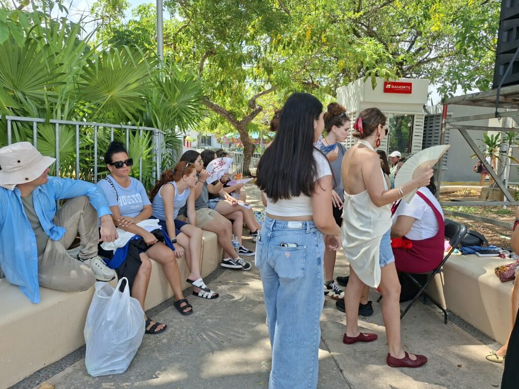 Comienzan a llegar fans de Lucero y Mijares a la Plaza de la Reforma de Cancún 2 2B4C5B6F 1E25 41BD A82D DA4E4A9BEE5A