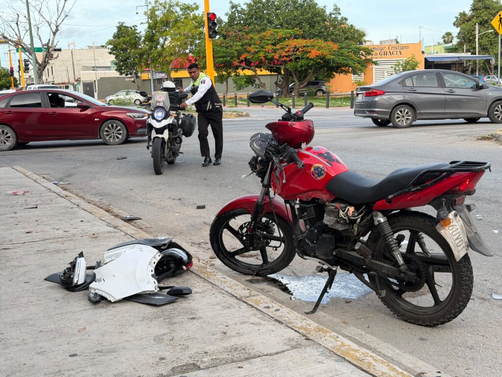 Motociclista acaba lesionado, tras ser arrollado por un auto en la Chac Mool de Cancún; conductora huyó 1 37490FFD C69A 44CF BC0F 6C97F1600F73