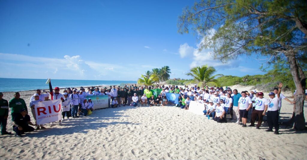 Gobierno de Isla Mujeres suma esfuerzos con sociedad civil e iniciativa privada en Mega Brigada de Limpieza en Isla Blanca 4 3eae60cf 3f11 458d 817d 841d605b2936