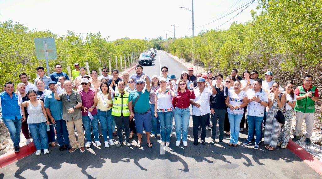 Atenea Gómez Ricalde entrega nueva obra de pavimentación en la carretera Sac Bajo de Isla Mujeres 1 47bda1e7 1935 4c6e ba07 a5a4bd25ba6f
