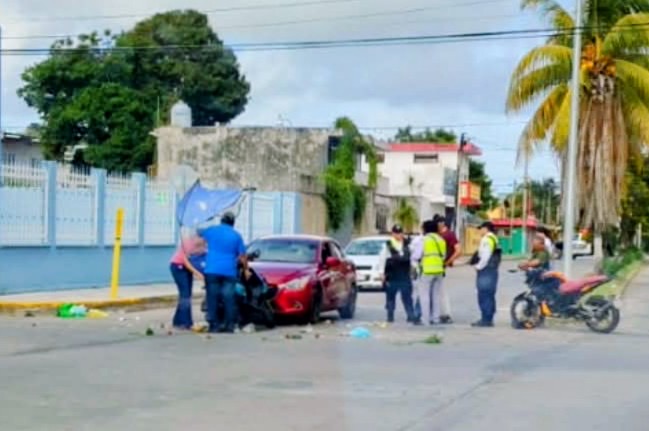 Motociclista acaba lesionado, tras ser arrollado por un auto en la Chac Mool de Cancún; conductora huyó 2 EC02DFCD 1770 4217 A176 680AD5DB6A23