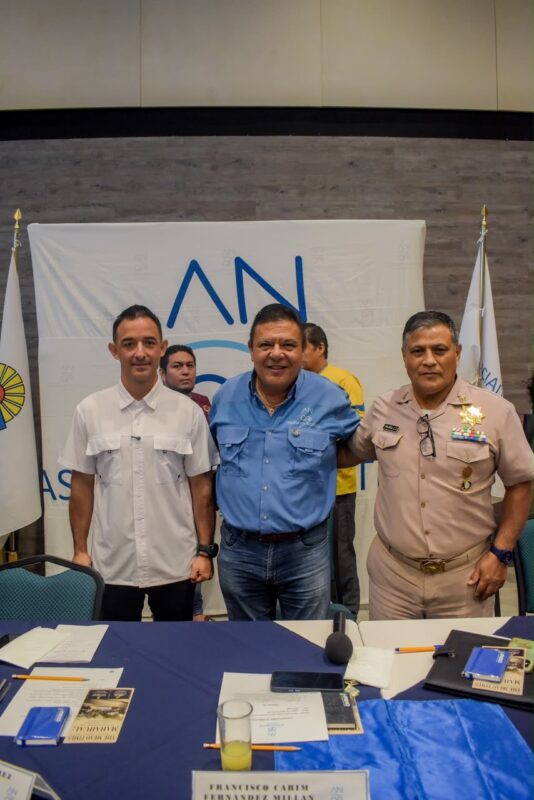 Encabeza Pablo Gutiérrez mesa de trabajo para retirar embarcaciones abandonadas de la Laguna Nichupté 3 FD4A72BA 5F7B 4646 A4E6 C5A51704F976