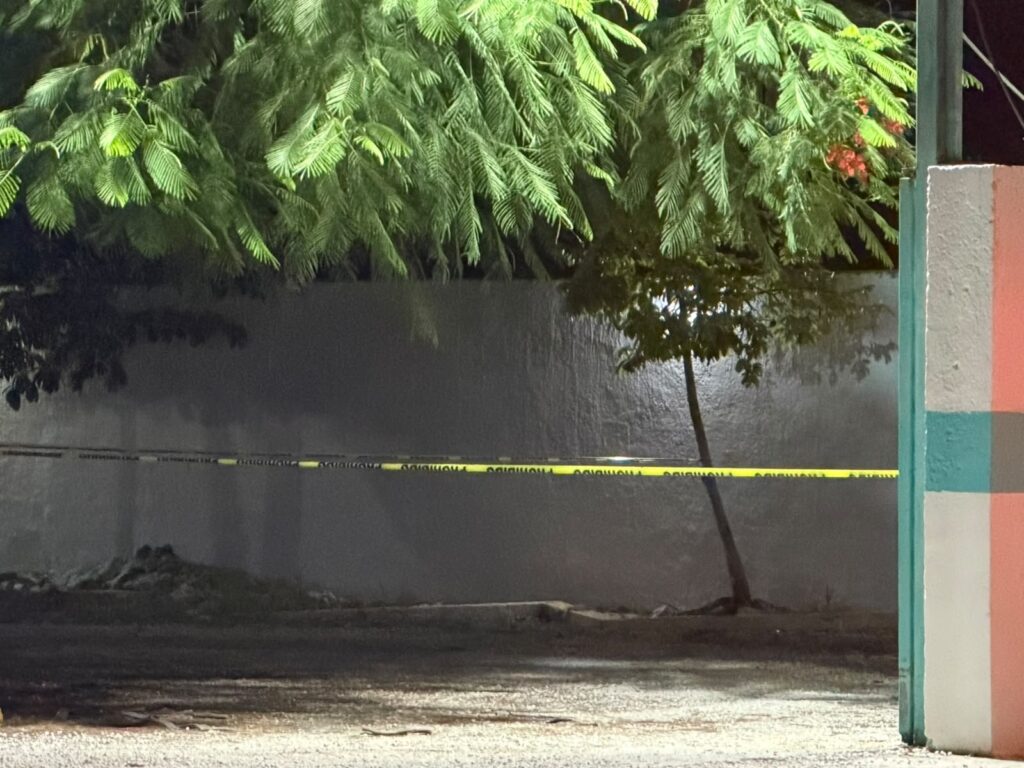 Lanzan bombas molotov contra oficinas de taxistas en Puerto Aventuras 3 d6712f40 5e94 4c77 a306 5ea33b7773d0
